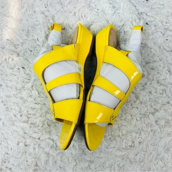 NIB Alaruba Yellow Patent Leather sling back Sandals size 7 - Picture 7 of 13